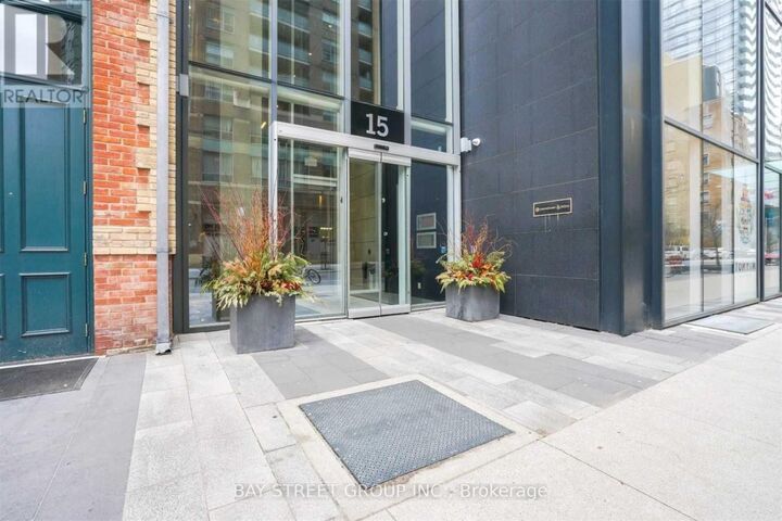 Property Photo:  15 Grenville Street 2809  ON M4Y 1A1 