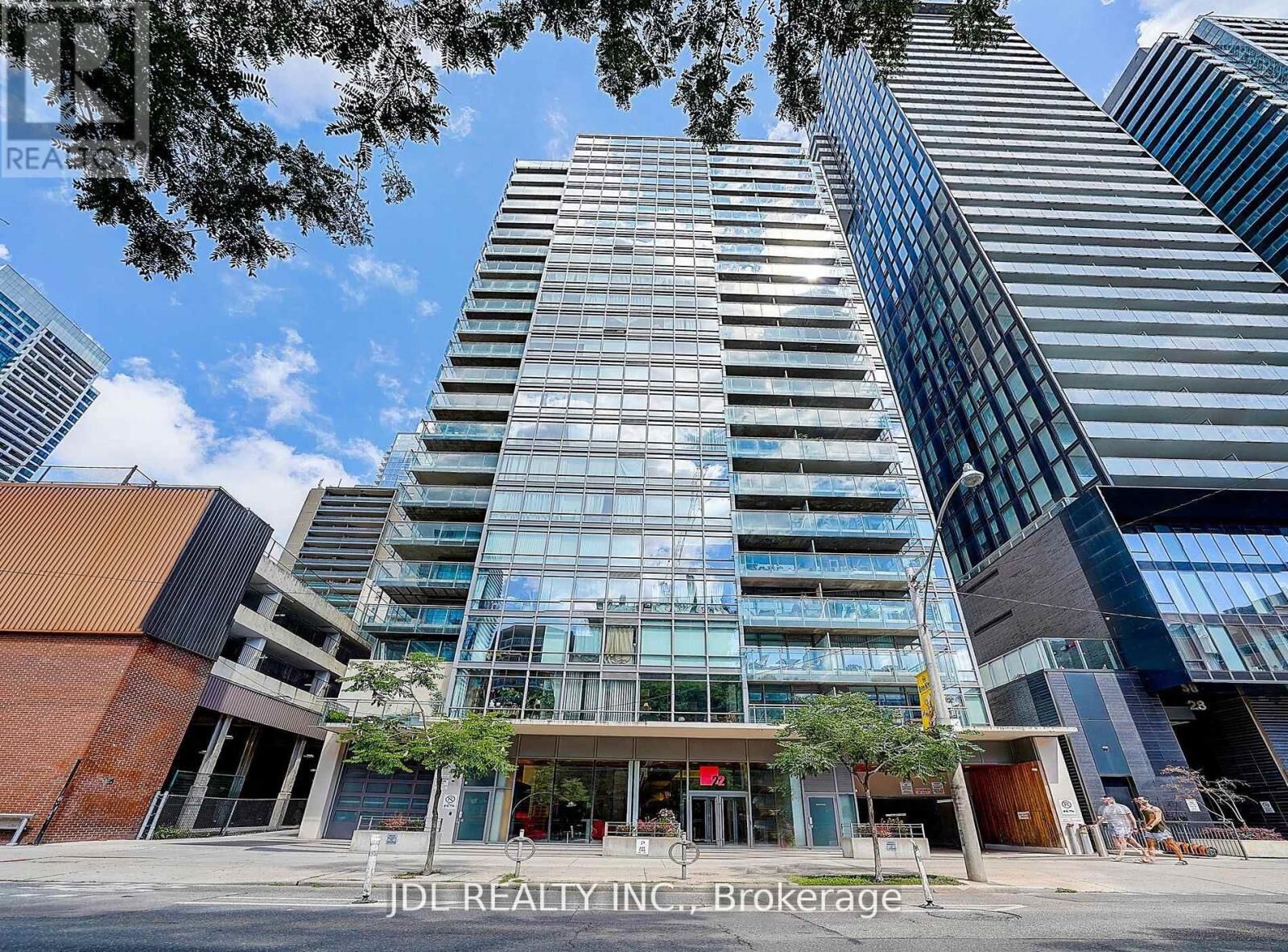 Property Photo:  22 Wellesley Street East 2105  ON M4Y 1G3 