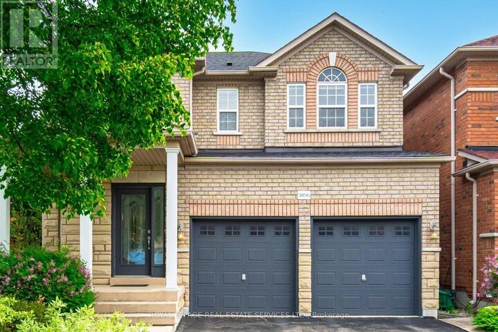 Property Photo:  3896 Bloomington Crescent  ON L5M 7H4 