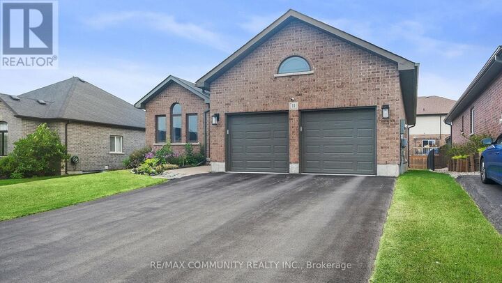 Property Photo:  11 Stonecrest Boulevard  ON K8R 0A3 