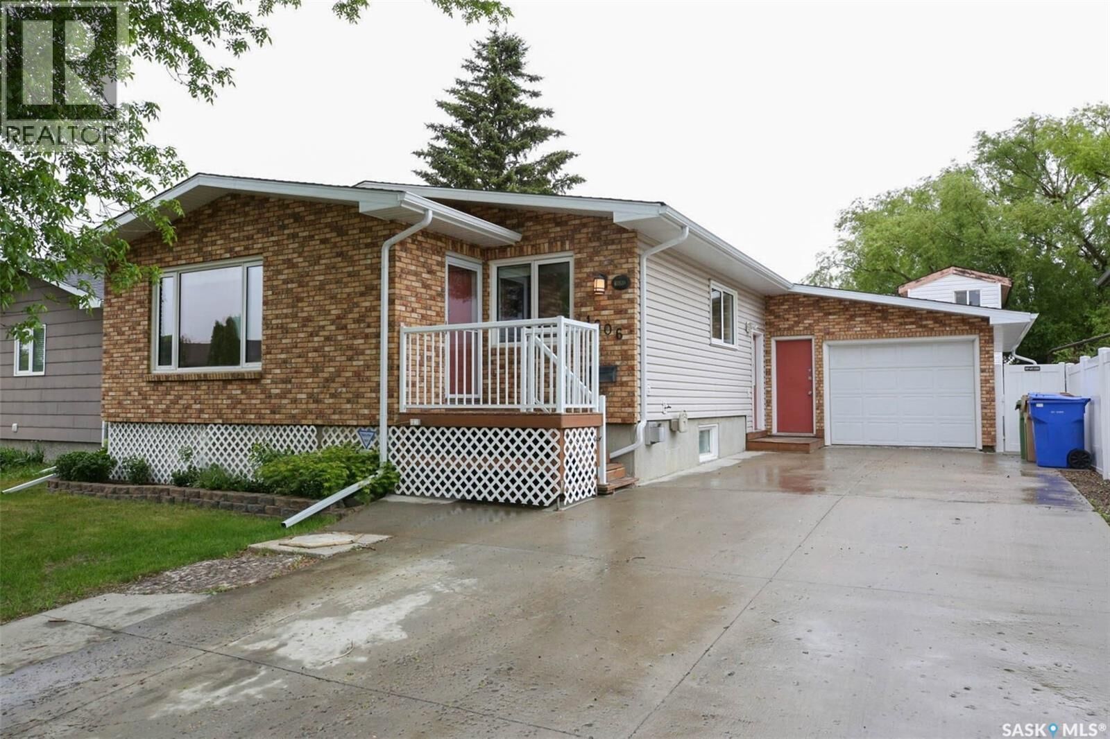 Property Photo:  1606 7th Avenue E  SK S4N 5S6 