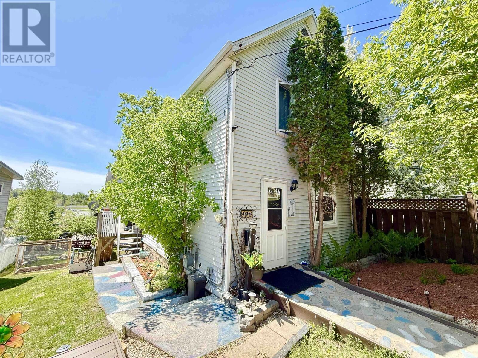 Property Photo:  433 Third St S  ON P9N 1J2 