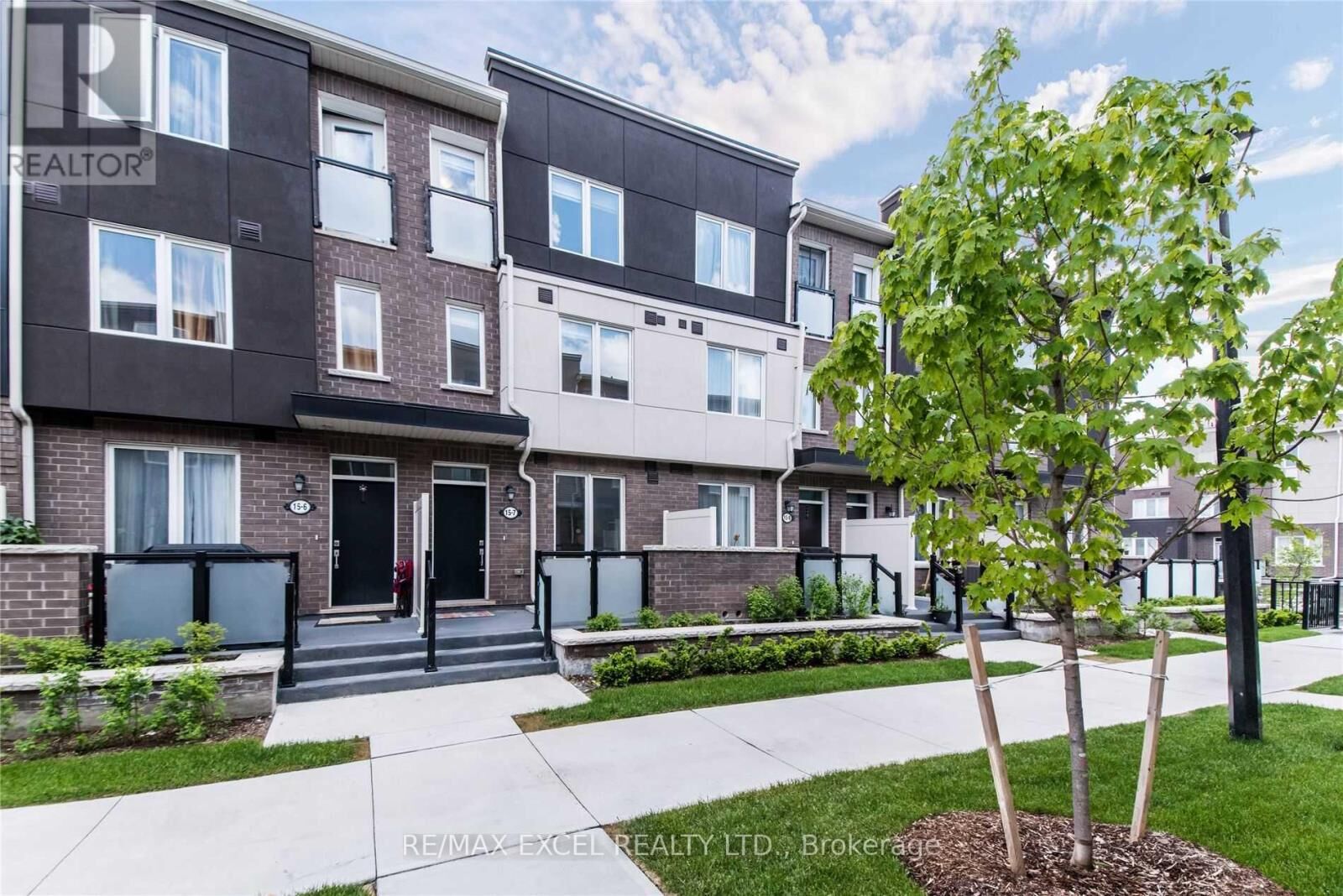Property Photo:  15 Heron Park Place 5  ON M1E 0B8 