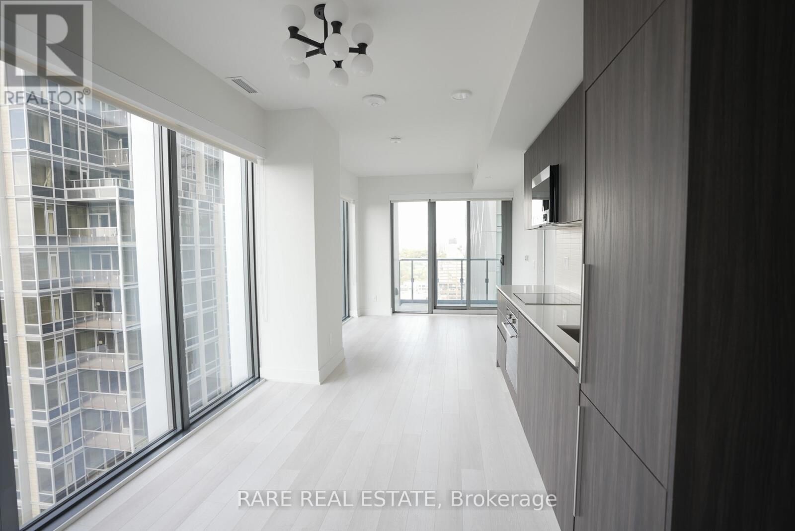 Property Photo:  8 Cumberland Street 2502  ON M4W 0B6 