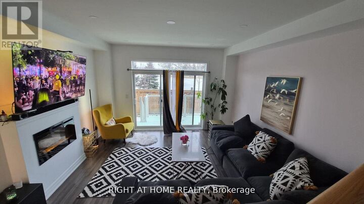 Property Photo:  384 Arctic Red Drive East 34  ON L1L 0M5 
