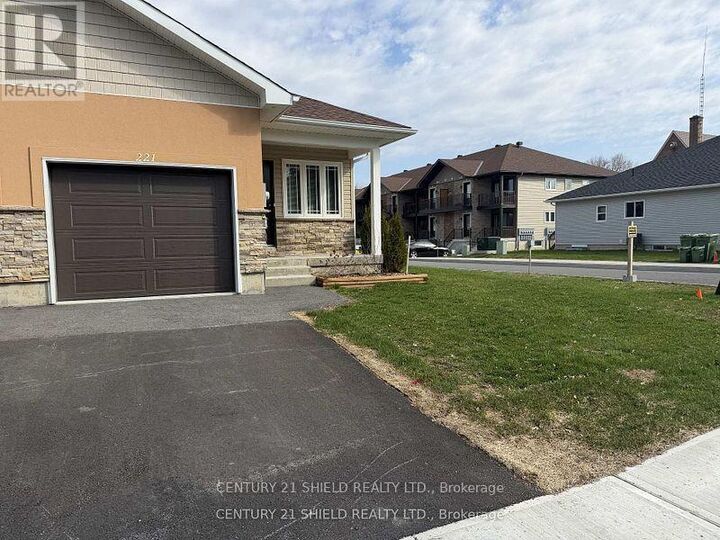 Property Photo: 221 Third Street West ON K6J 0B6