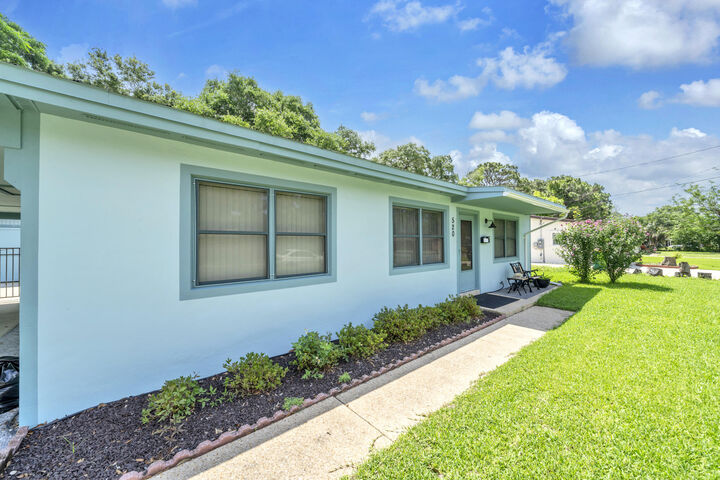 Property Photo:  520 Bryn Mawr Boulevard  FL 32569 