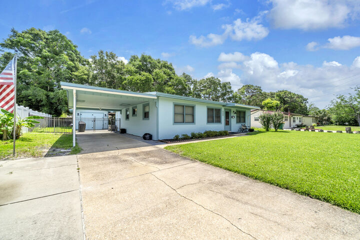 Property Photo:  520 Bryn Mawr Boulevard  FL 32569 