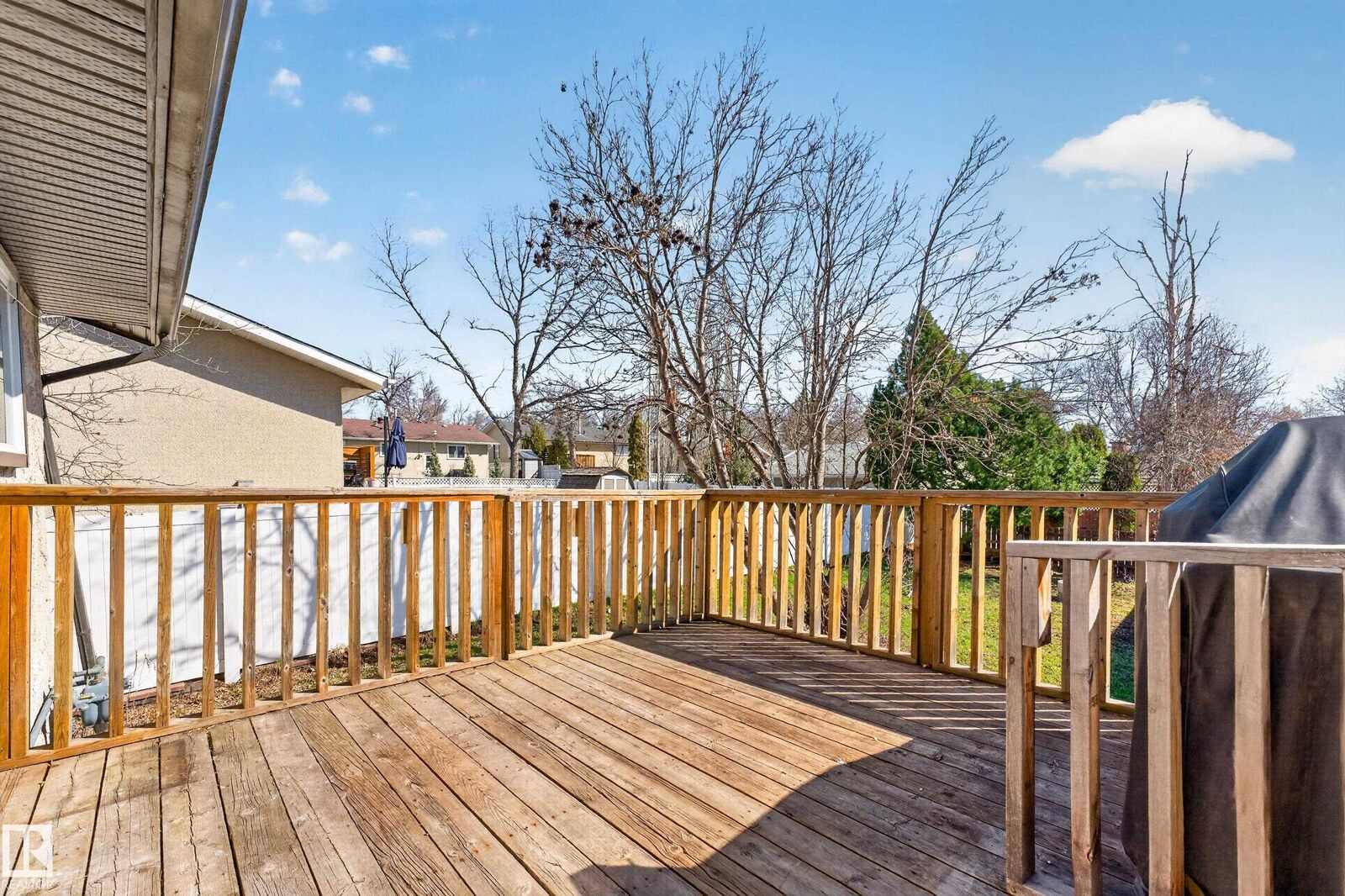 Property Photo:  105 Mission Avenue  AB T8N 2C5 