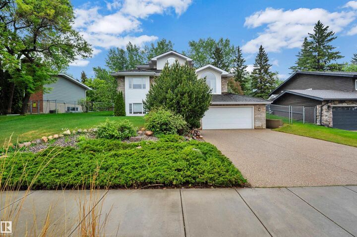 Property Photo: 74 Beauvista Drive AB T8A 3X1