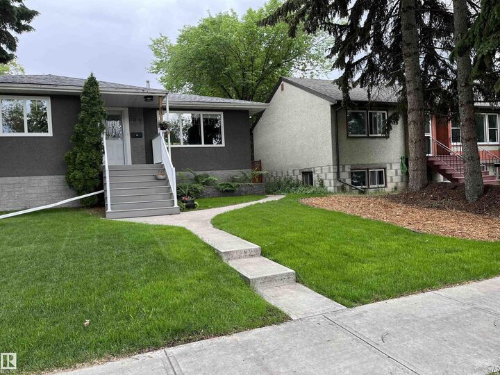 Photo de la propriété: 9815 68 Avenue NW AB T6E 0R4