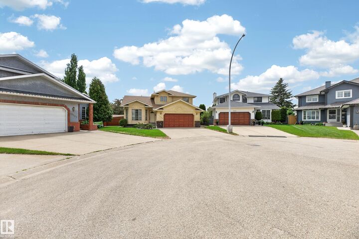 Property Photo:  15504 63 Street NW  AB T5Y 2N4 