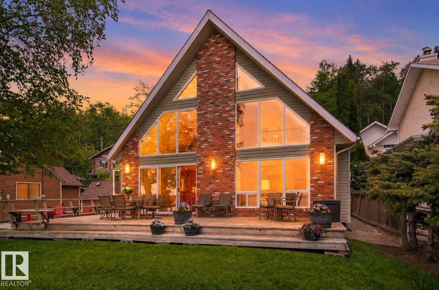 Property Photo: 597 1 Avenue AB T0E 2B0
