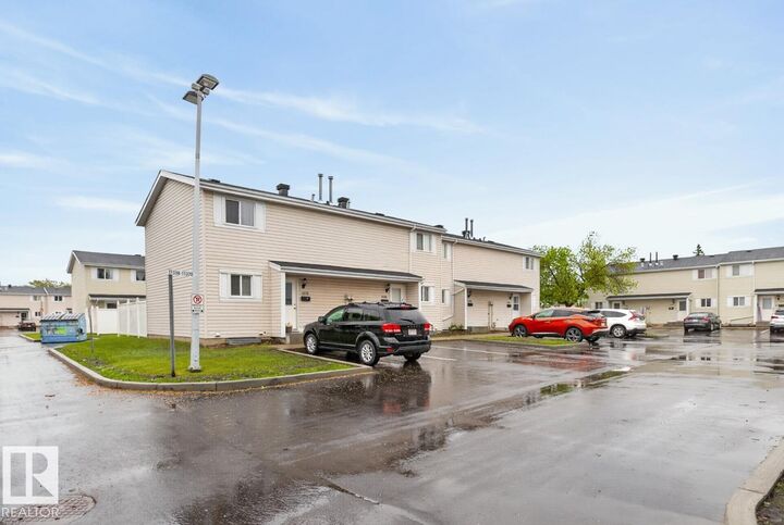 Property Photo:  11368 139 Avenue NW  AB T5X 3L4 