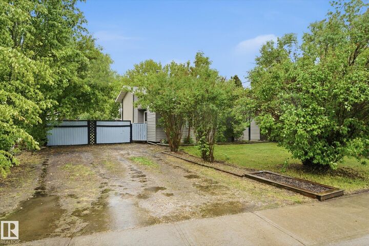 Property Photo:  8 Golden Spike Road  AB T7Z 1H3 