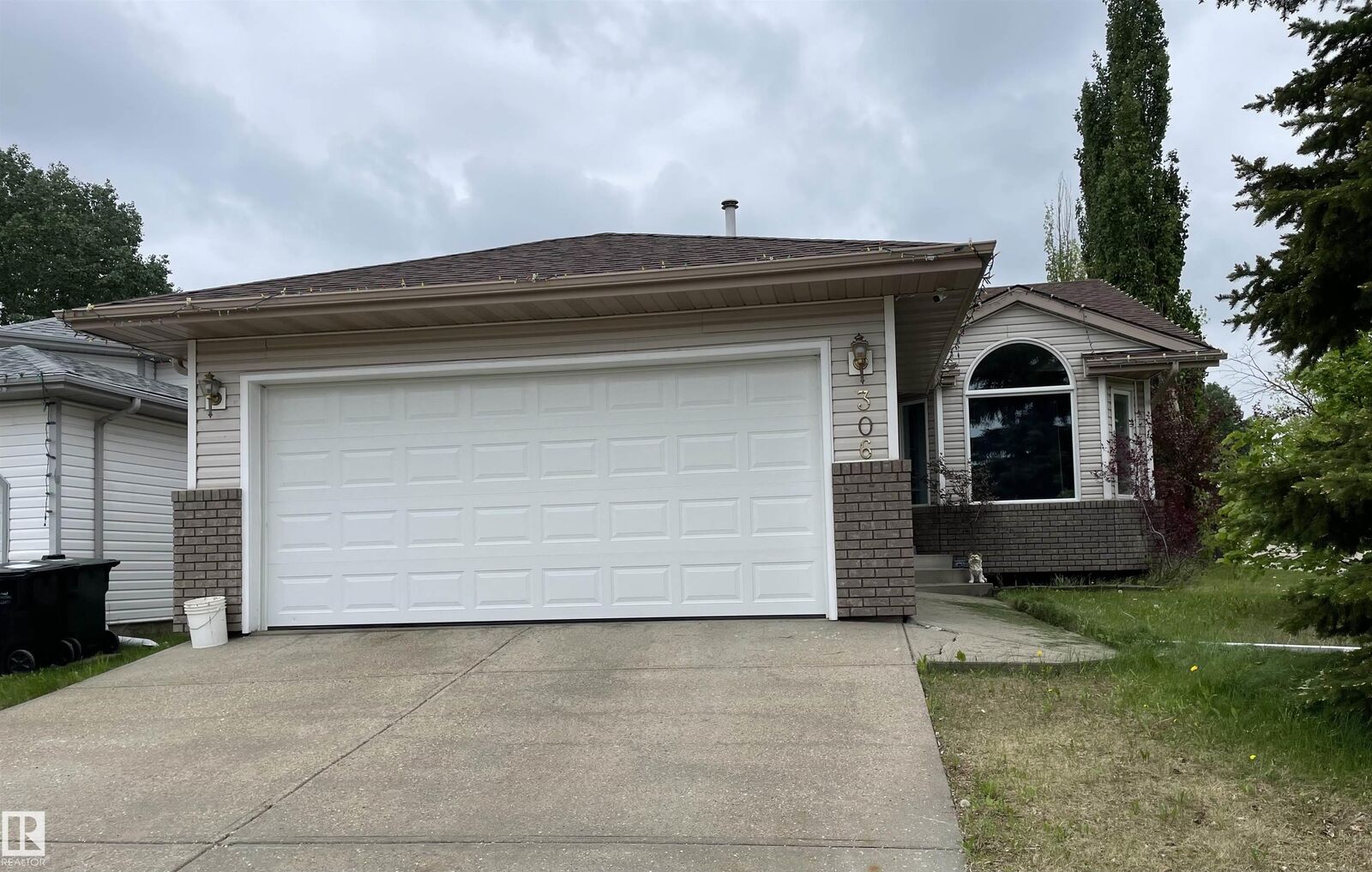 Property Photo:  306 Regency Drive  AB T8A 5P4 