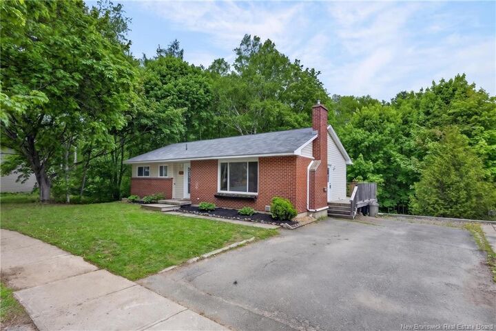 Property Photo:  132 Topcliffe Crescent  NB E3B 4P9 