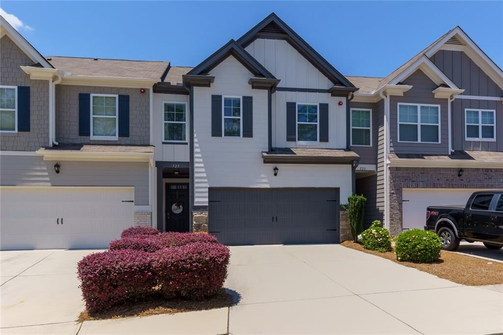 Property Photo: 723 Woodstock Grove Drive GA 30188