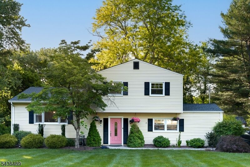 Property Photo:  9 Lexington Rd  NJ 07920 
