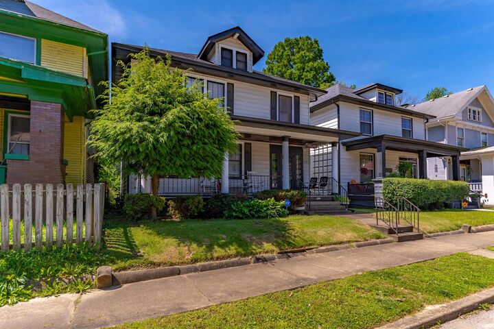 Property Photo:  905 E Blackford Avenue  IN 47713 