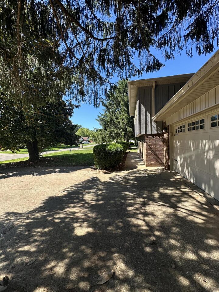 Property Photo:  506 Koger Circle  KY 42503 
