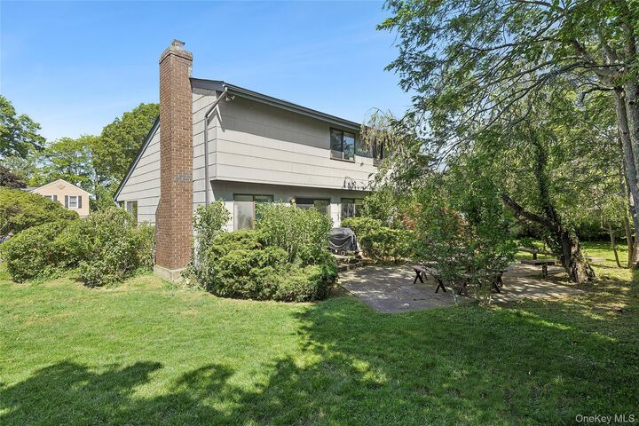 Property Photo:  7 Stirrup Lane  NY 11542 