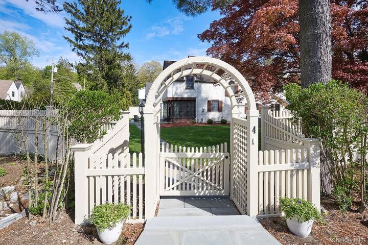 Property Photo: 4 Glenwolde Park NY 10591