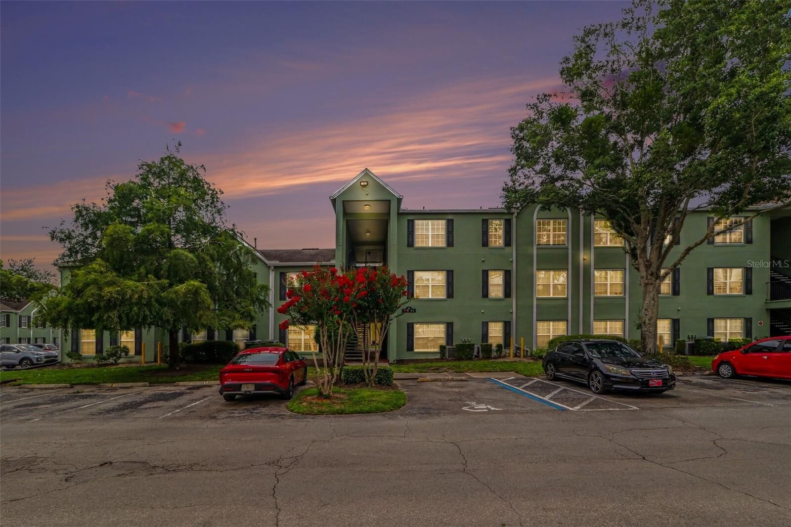 Property Photo:  2031 Dixie Belle Drive 2031C  FL 32812 