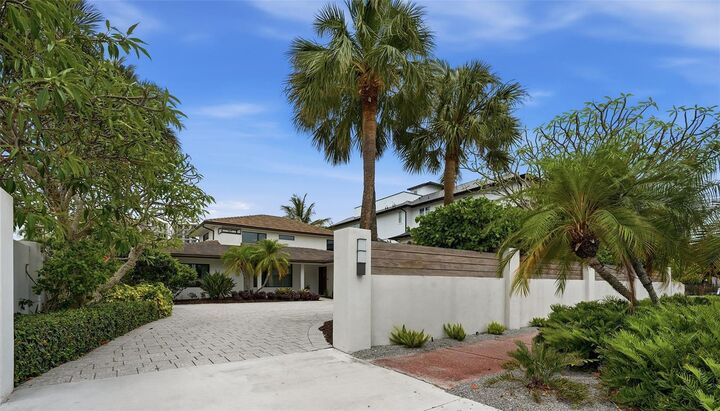 Property Photo:  541 S Washington Drive  FL 34236 