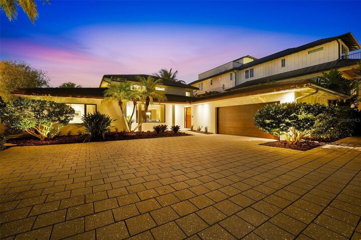 Property Photo:  541 S Washington Drive  FL 34236 