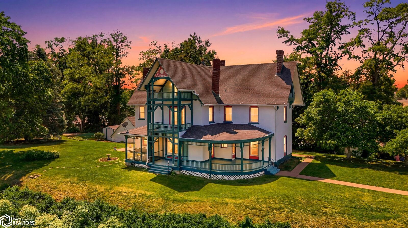 Property Photo:  201 Spring Street  IA 52601 