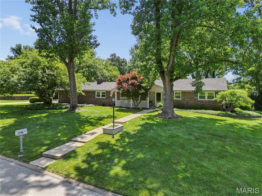 Property Photo:  527 Fairways Circle  MO 63141 