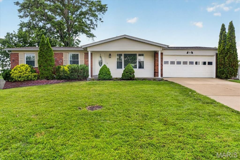 Property Photo:  1111 Sandstone Drive  MO 63146 