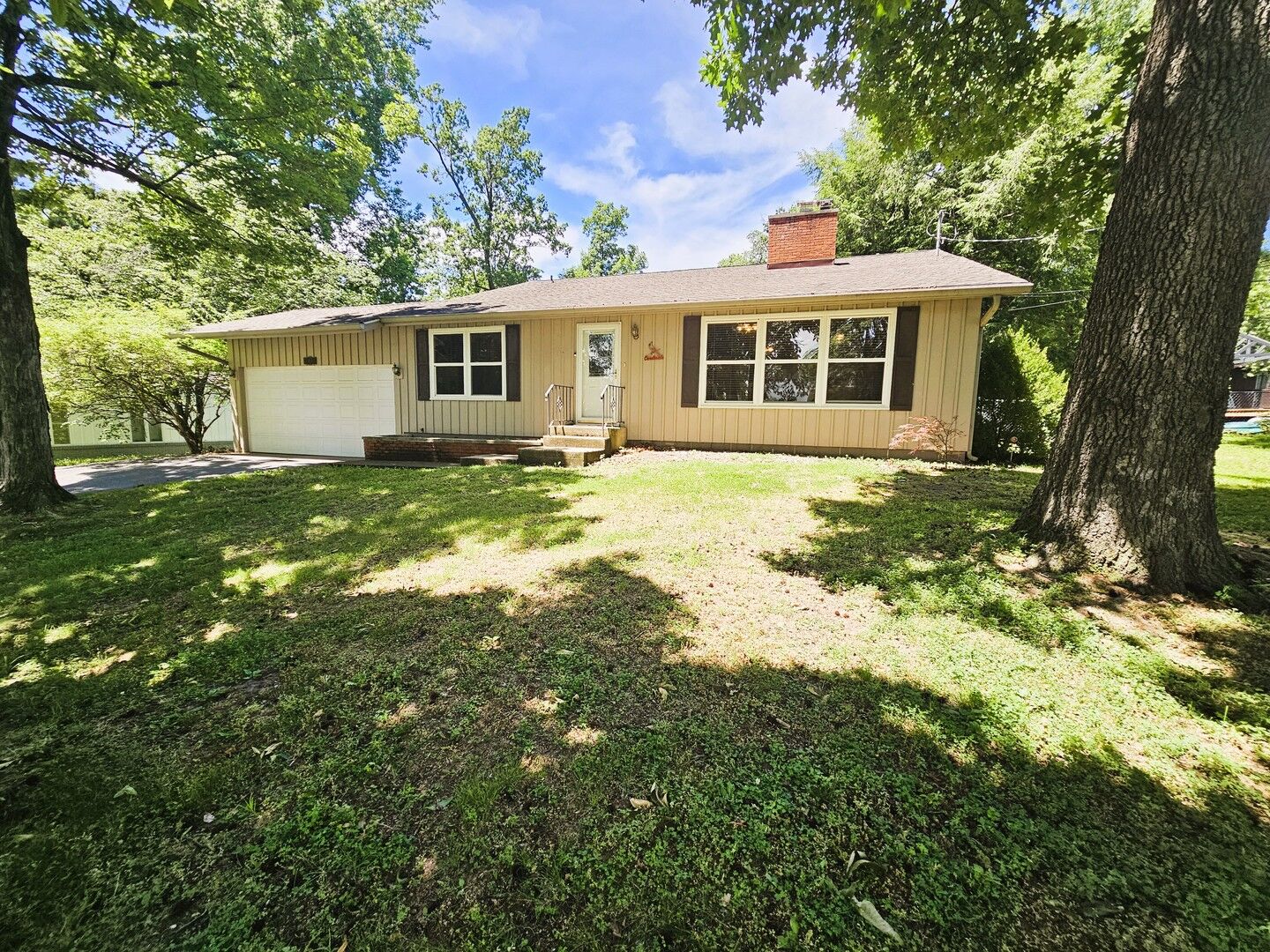 Property Photo:  705 Lake Park Road  IL 62864 