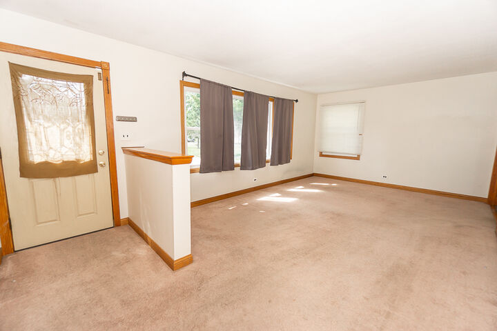 Property Photo: 649 S Wisconsin Avenue IL 60101