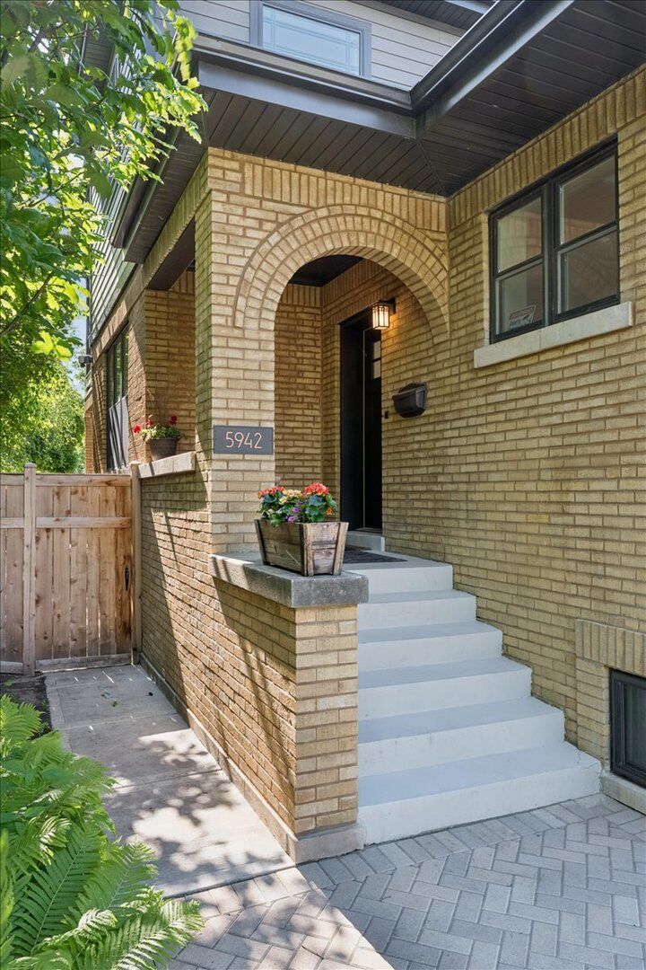 Property Photo:  5942 N Kolmar Avenue  IL 60646 