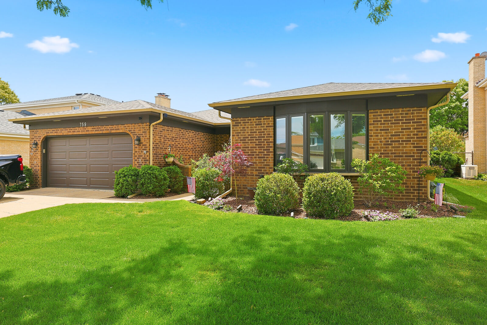 Property Photo: 759 Yorkshire Lane IL 60016