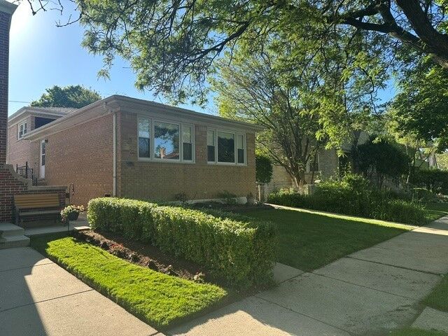 Property Photo:  6034 N Bernard Street  IL 60659 
