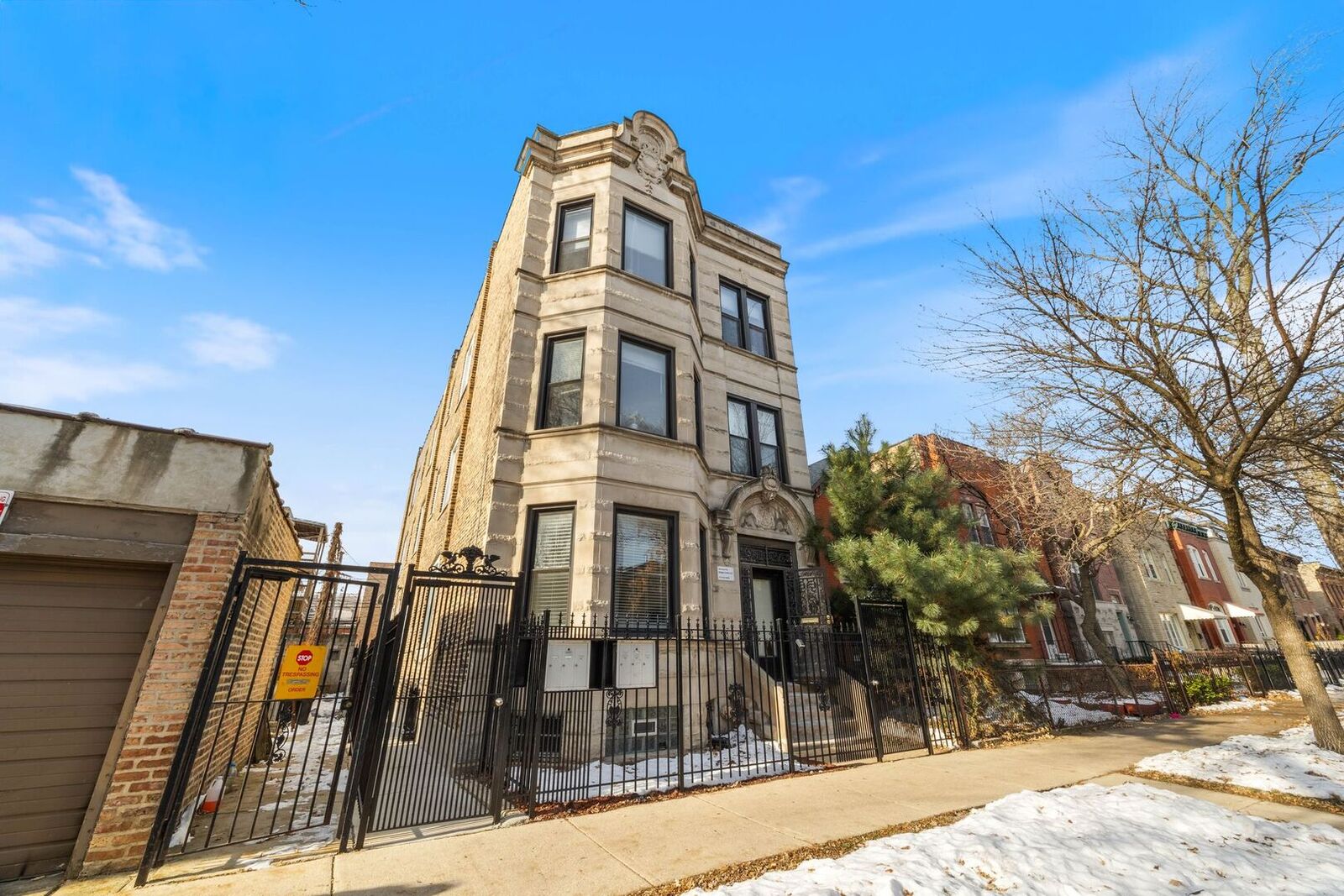 Property Photo:  928 S Claremont Avenue 1R  IL 60612 