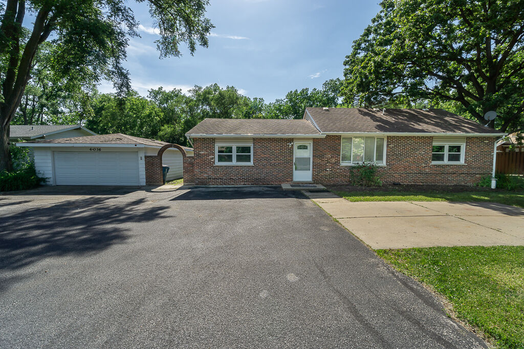 Property Photo:  4N036 Wooddale Road  IL 60101 
