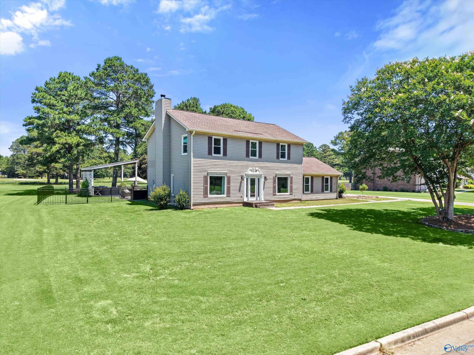 Property Photo: 4528 Arrowhead Drive SE AL 35603