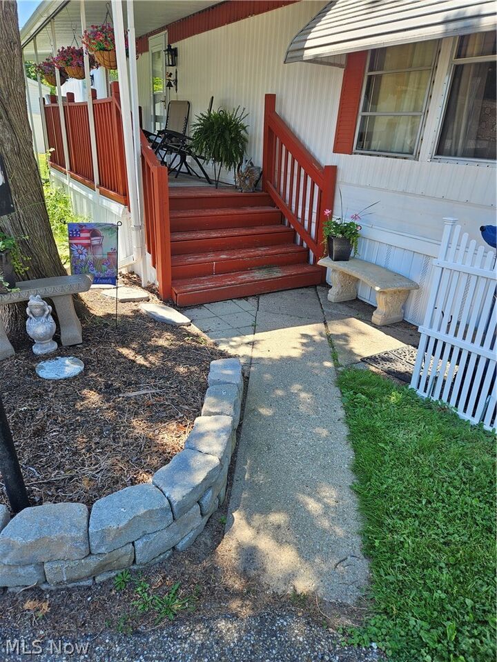 Property Photo:  1243 Los Angeles Boulevard NW  OH 44720 