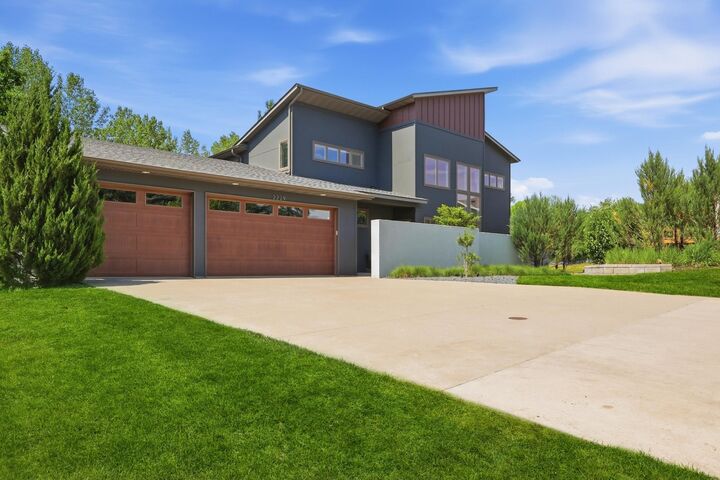 Property Photo:  2229 Wall Street  MN 55122 