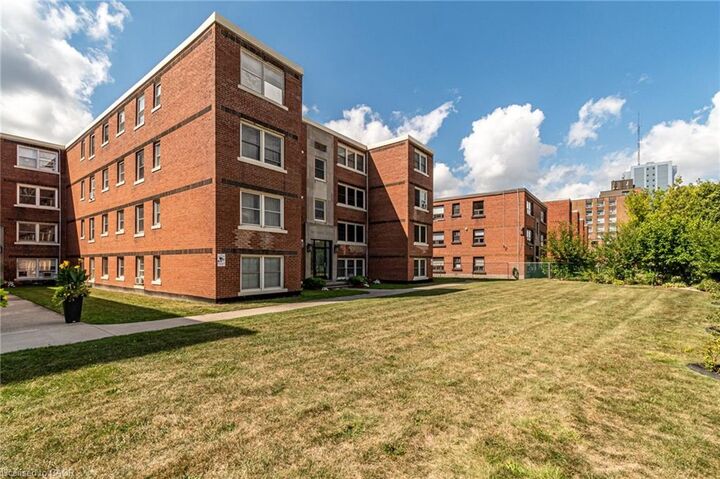 Property Photo:  5 East 36th Street 3A  ON L8V 3Y6 