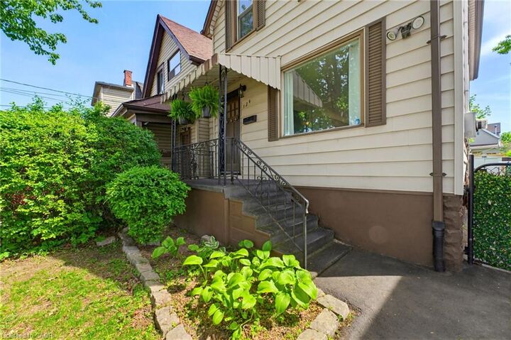Property Photo:  124 Campbell Avenue  ON L8H 2E9 