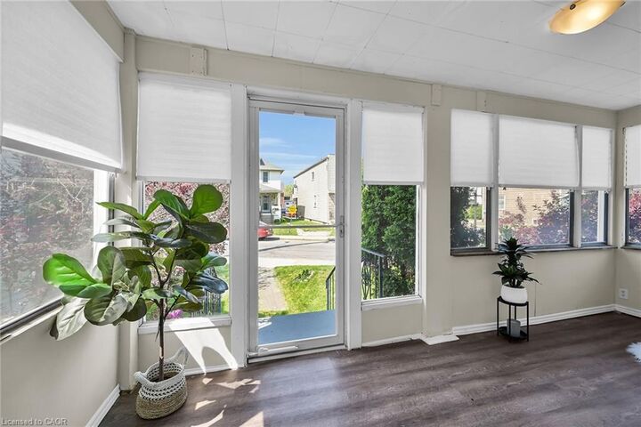 Property Photo:  50 York Street  ON L2R 6C3 