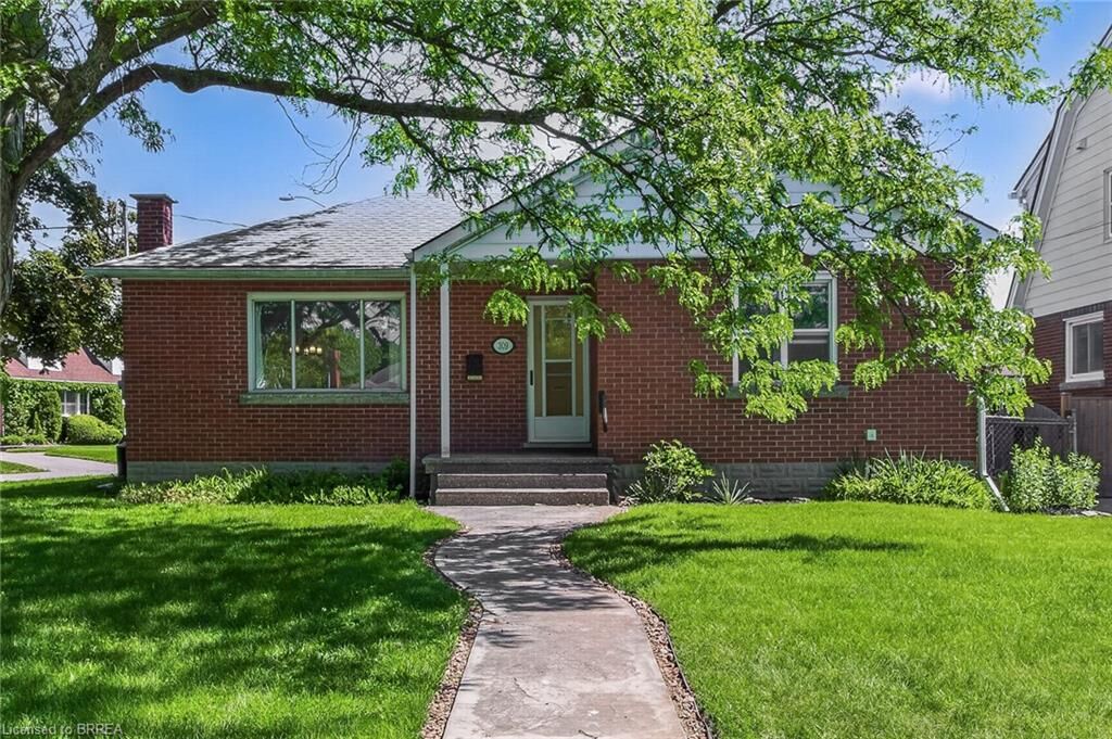 Property Photo:  309 Terrace Hill Street  ON N3R 1H2 