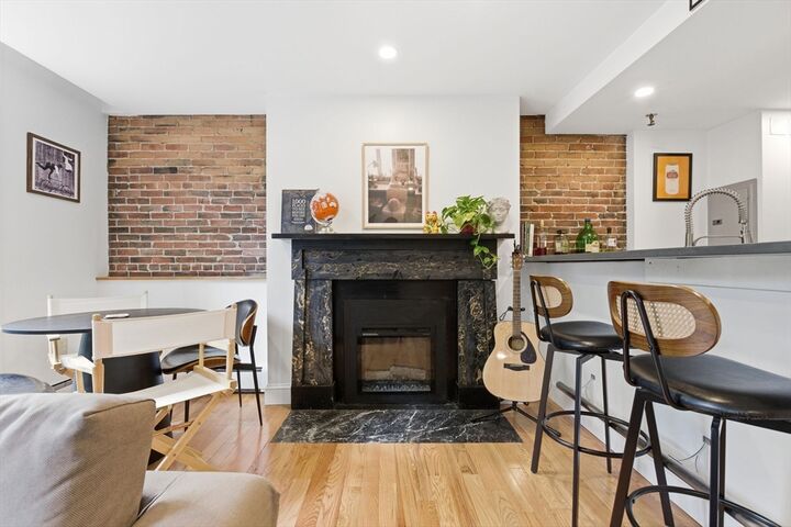 Property Photo: 4 Derne St 2 MA 02114