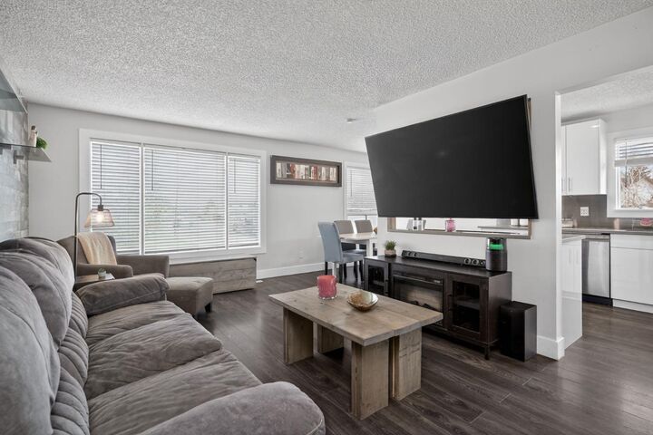 Property Photo:  1 Templemont Road NE  AB T1Y 5A2 
