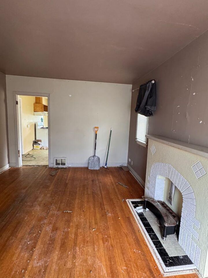 Property Photo: 458 34 Avenue NW AB T2K 0B8